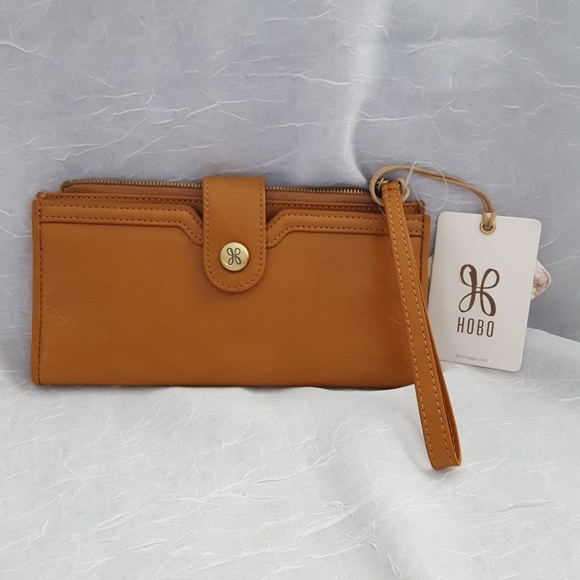 HOBO Handbags - SALE ✔HOBO leather wallet nwt